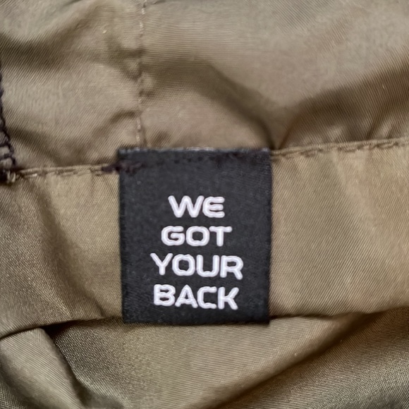 Pirates Windbreaker Jacket Converts to backpack by Quikflip - Picture 7 of 12